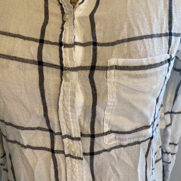 American Eagle Outfitters black and white long sleeve button down - Picture 2 of 4